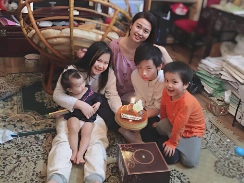BTV Hương Liên rất kín tiếng trong việc chia sẻ hình ảnh gia đình.
