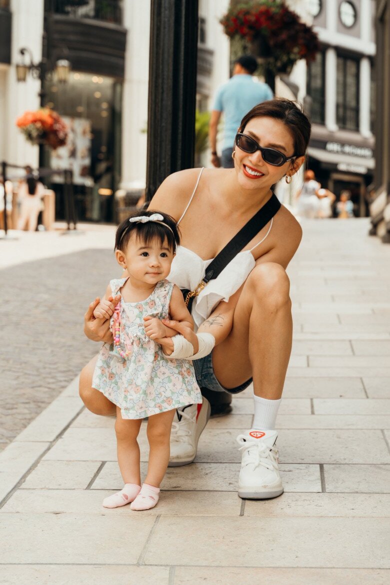 Mẹ bỉm vbiz địu theo con chạy show phương oanh cùng cặp song sinh bay hạng thương gia võ hoàng yến sắp có truyền nhân - 10