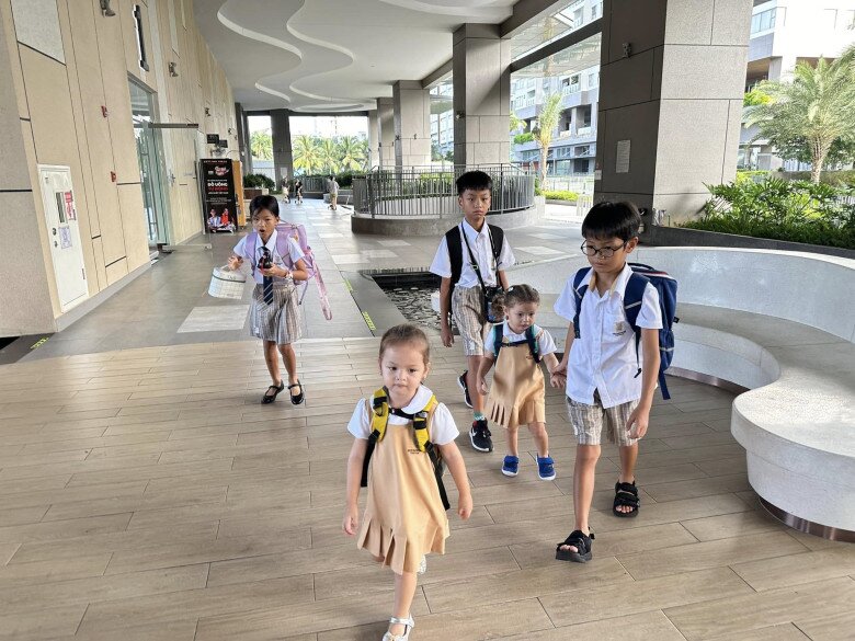 Diễm Châu cho các con ở trường quốc tế, mỗi tháng tiêu tốn chi phí sinh hoạt “khủng”.