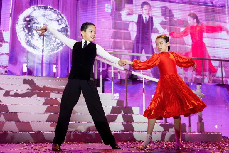 Kubi Minh Cường thừa hưởng năng khiếu dancesport từ bố mẹ, thành tích thi đấu nổi bật.