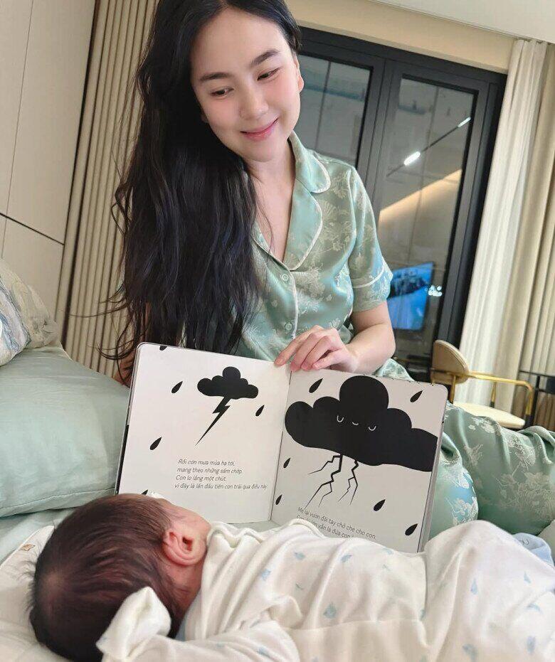 Mai Ngọc rèn nếp cho con từ bé, sáng sớm đã thức dậy vận động.