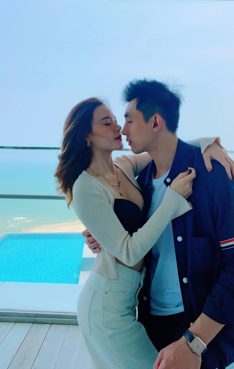 Midu được thiếu gia Minh Đạt yêu thương và cưng chiều hết mực.
