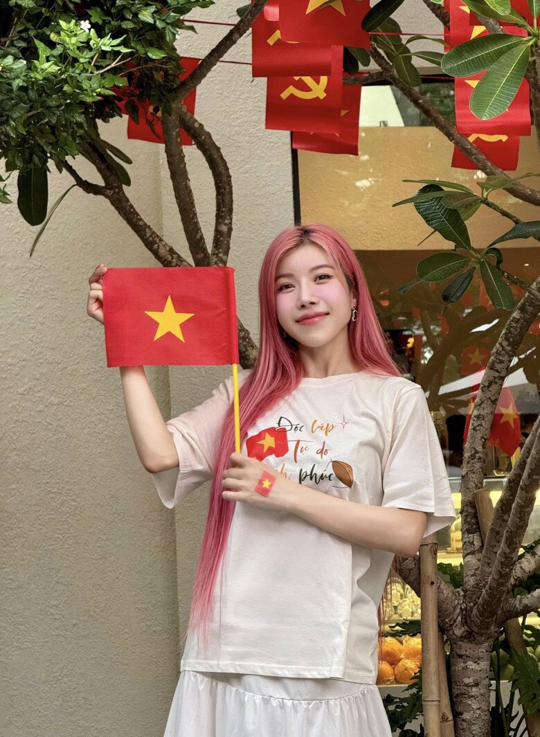 Trang Pháp xuất thân trong gia đình tri thức, làm việc trong lĩnh vực ngoại giao và giáo dục.