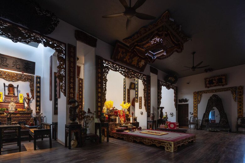 Không gian thờ Mẫu bên trong cơ ngơi của NSƯT Xuân Hinh.