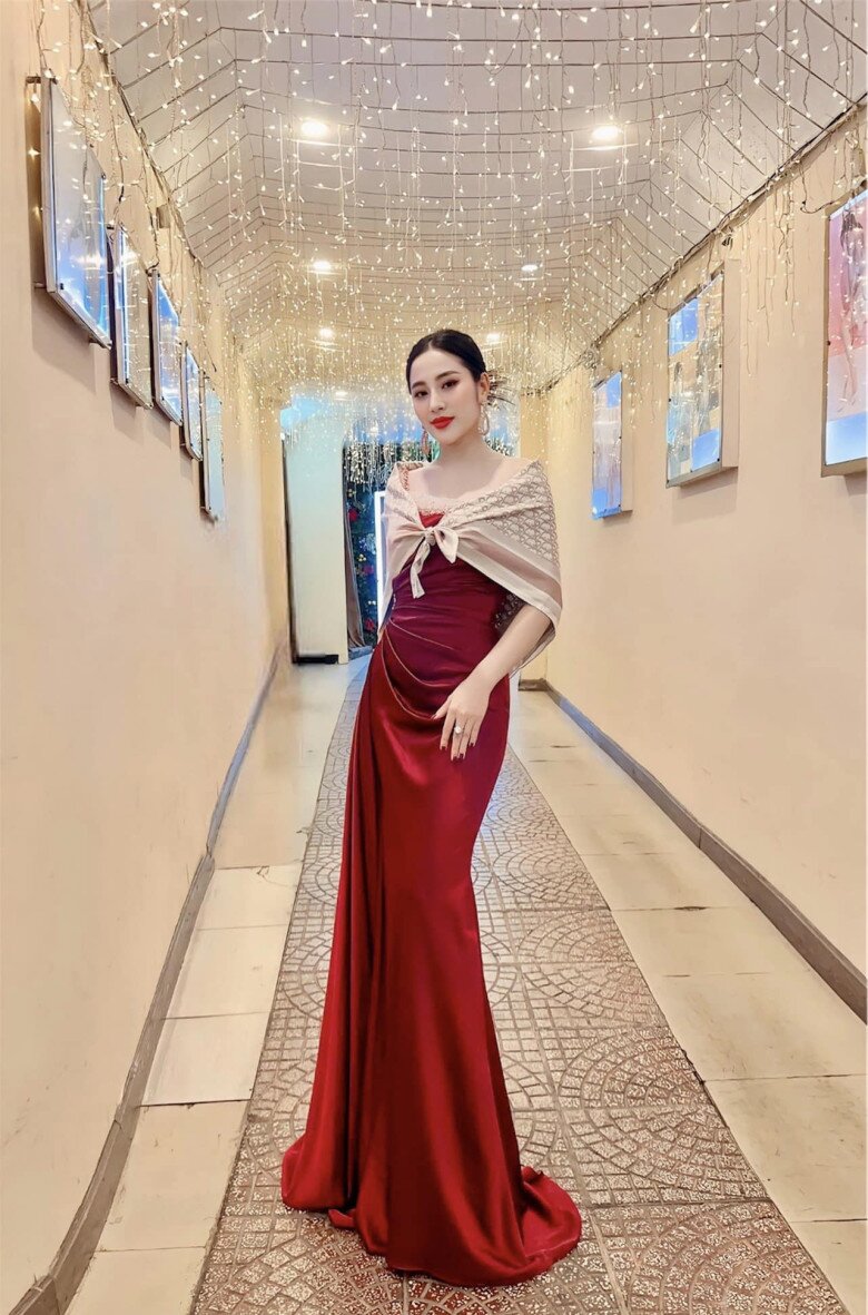 Có thời điểm, nữ ca sĩ liên tục “chạy show” đi diễn ở nước ngoài, mỗi ngày chỉ ngủ vài tiếng.
