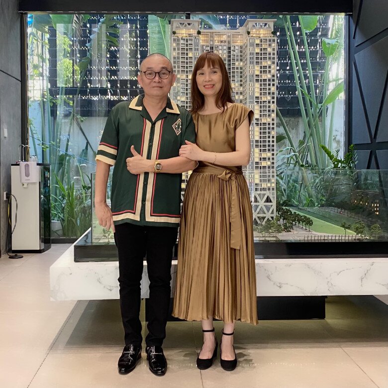 Sau 30 năm bên nhau, vợ chồng NSƯT Xuân Hinh vẫn giữ được hạnh phúc mặn nồng, son sắt.