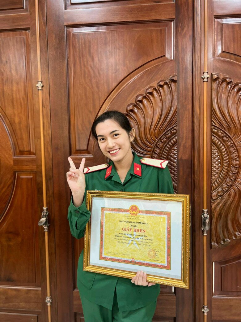 Bùi Phương Ngọc có học vấn “khủng”, tình nguyện tham gia nghĩa vụ quân sự.