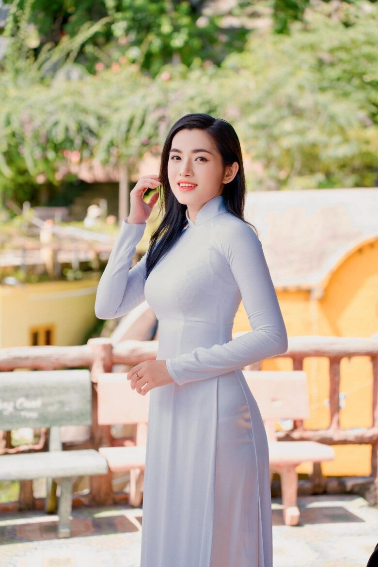 Người đẹp quê Đồng Nai được yêu mến bởi nhan sắc xinh đẹp, chất giọng truyền cảm.