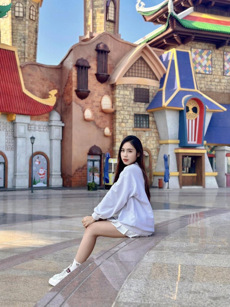 Maysaa sở hữu nhan sắc xinh đẹp cùng vóc dáng chuẩn chỉnh.