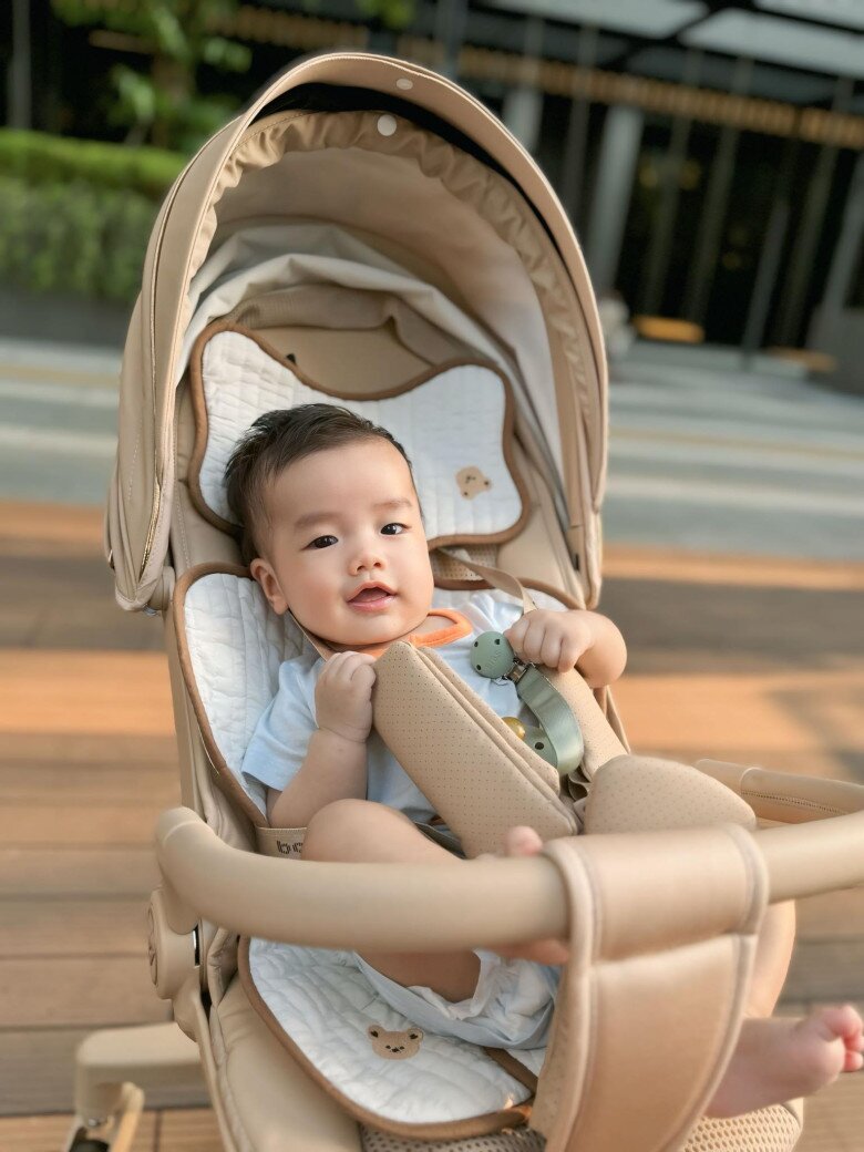 Con trai đang yêu của Quang Minh và Tăng Khánh Chi.