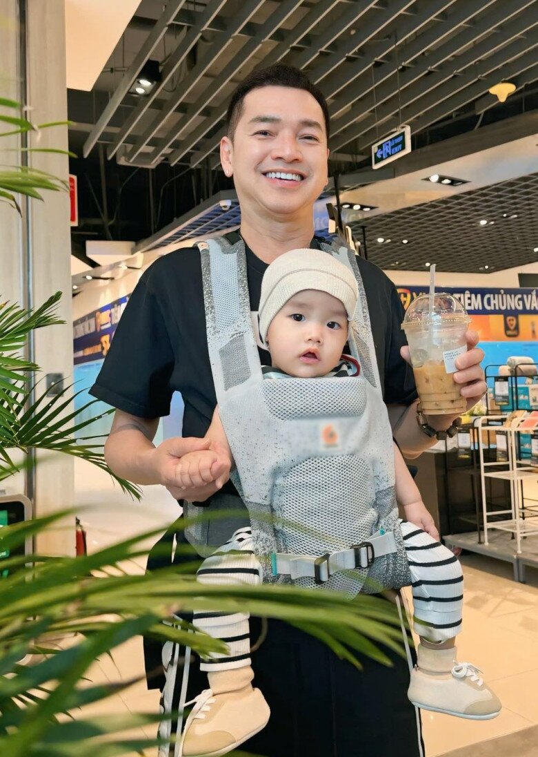 Quang Minh mong được sống bình yên bên bé Dustin.