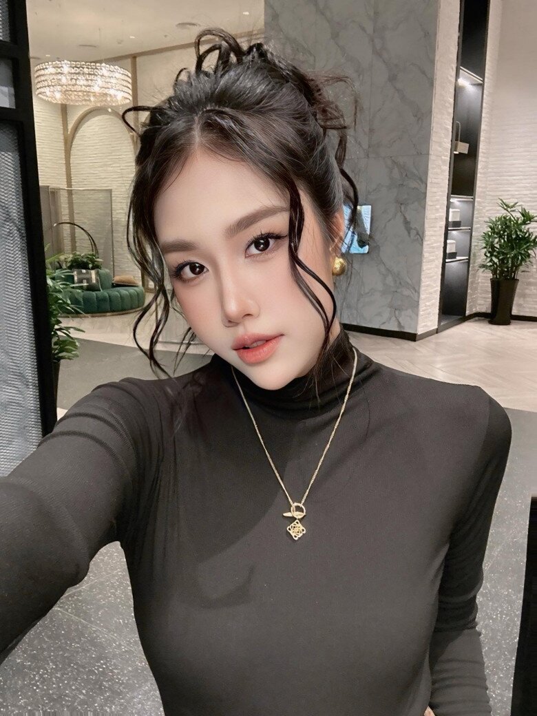 Mỹ nhân 9X được Quang Minh ủng hộ chuyện “trùng tu” nhan sắc.