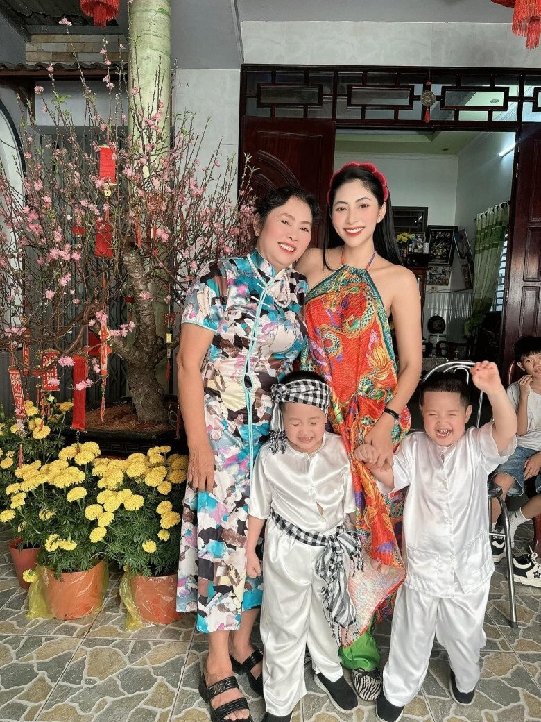 Hoa hậu Đặng Thu Thảo luôn cố gắng chăm sóc các con chu toàn.