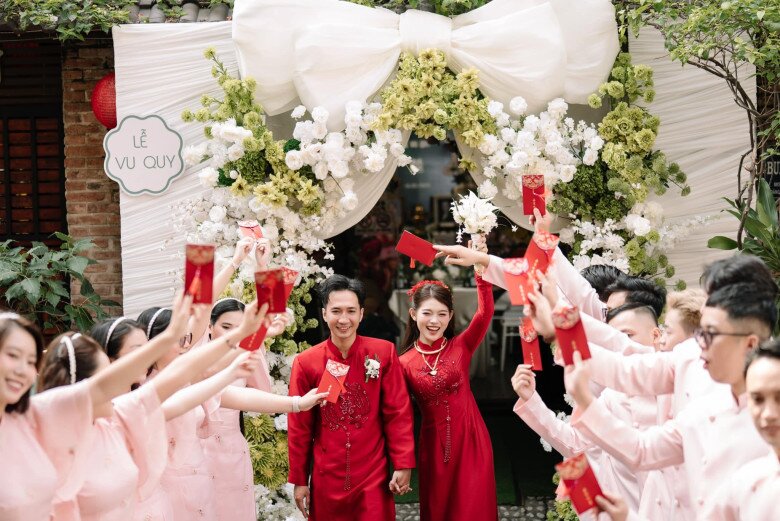 Con gái nuôi của Phi Nhung lên xe hoa ở tuổi 24.