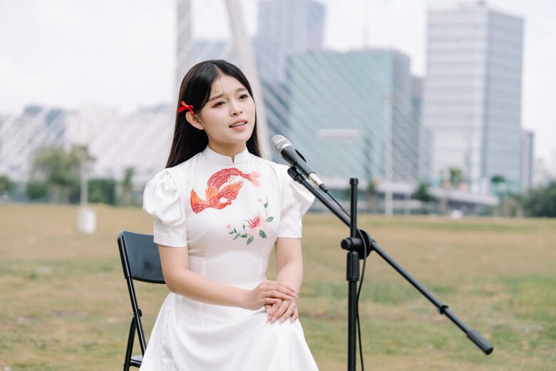 Tuyết Nhung miệt mài hoạt động nghệ thuật.