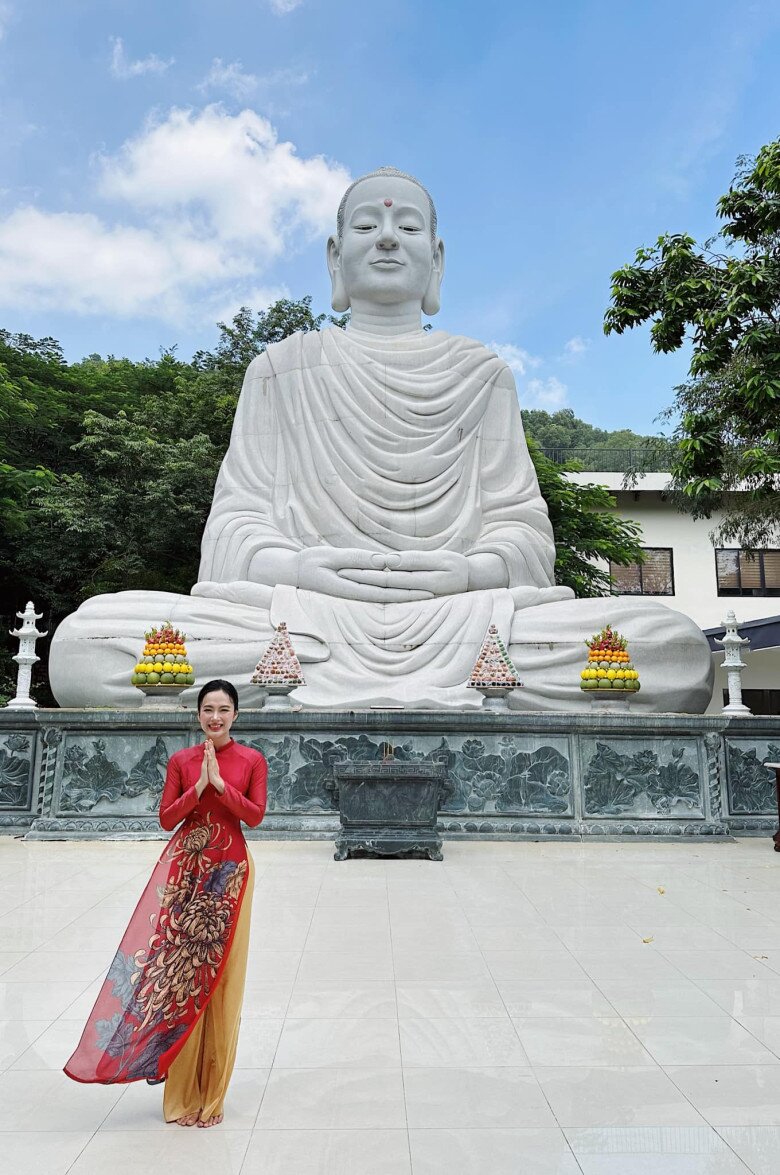 Angela Phương Trinh quyết định quy y từ khi còn rất trẻ.