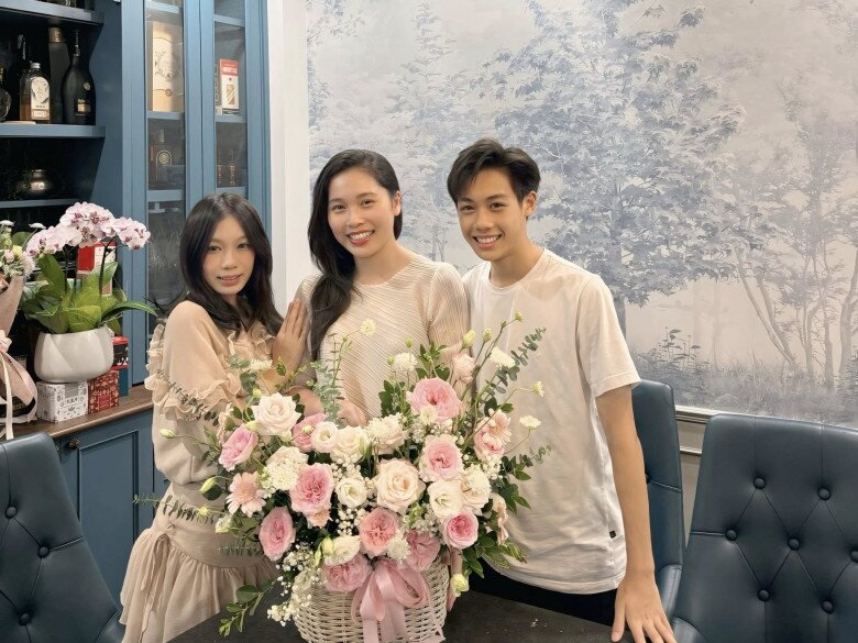 Á hậu Thu Trang đối xử với 2 con riêng của chồng như ruột thịt.