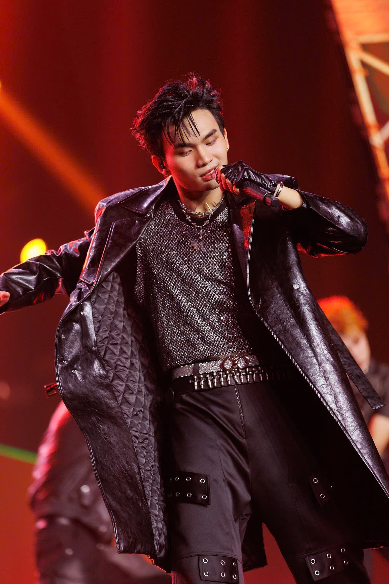 Phạm Minh Quân từ 1 vũ công nay phát triển thành 1 tân binh toàn năng”.