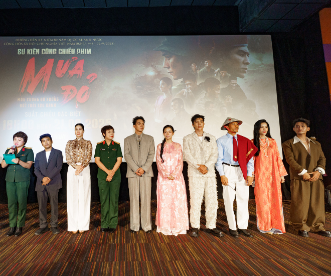 Dàn cast phim “Mưa Đỏ” ra mắt khán giả tại TP.HCM.