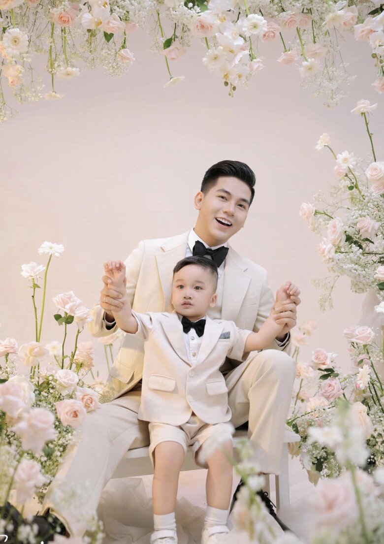 Bé Ka Ka rất bám Thanh Đoàn, thường xuyên ở cạnh nũng nịu.