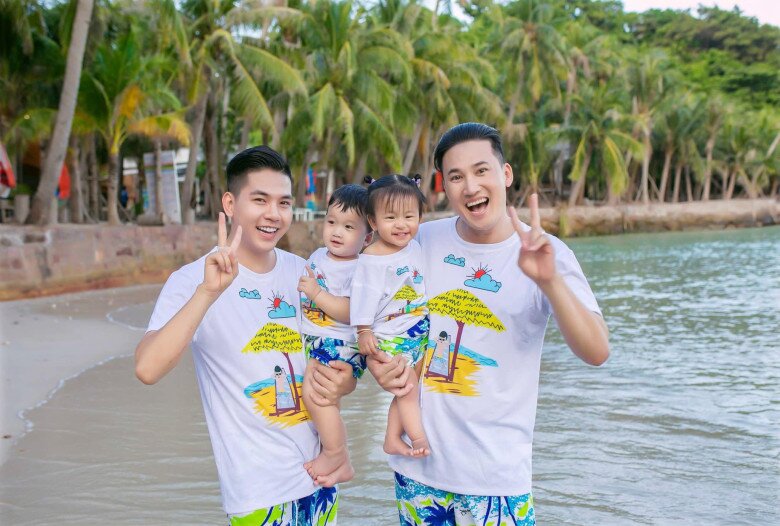 Thanh Đoàn và Hà Trí Quang đón “con ruột 100%” tại Thái Lan.