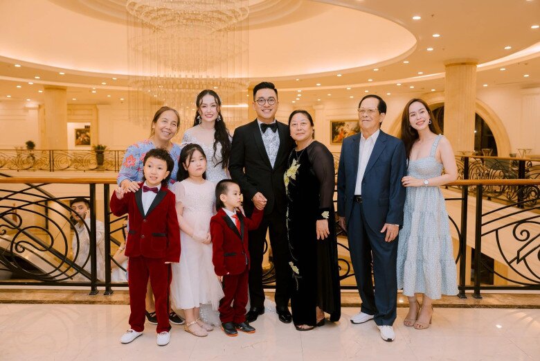 Hương Baby có mối quan hệ tốt đẹp với mẹ chồng, được bà đỡ đần nhiều việc.