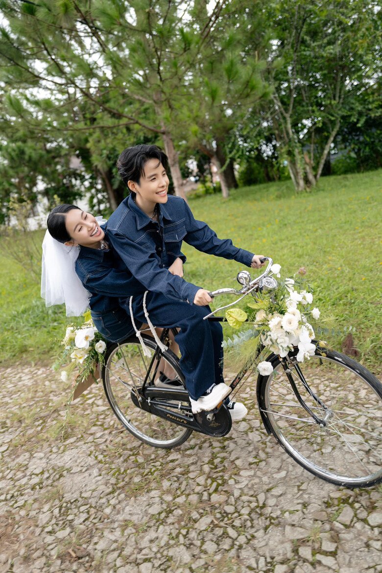 Thu Trang là hậu phương vững chắc, giúp đỡ Vũ Cát Tường hoàn thành tốt công việc.