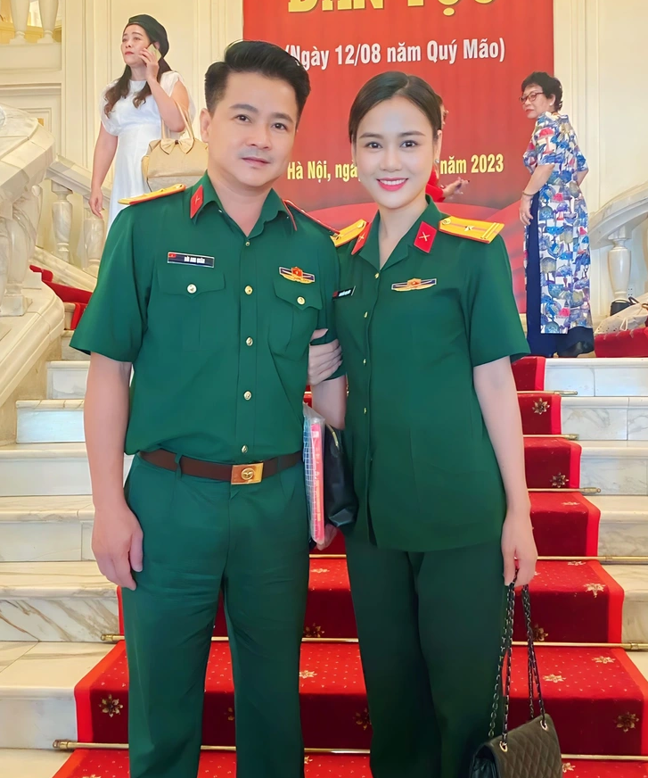 Vợ chồng nghệ sĩ Huyền Sâm - NSƯT Đới Anh Quân làm việc tại Nhà hát Kịch nói Quân đội.
