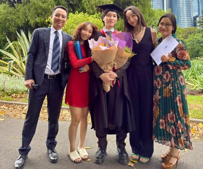 Gia đình diva Mỹ Linh đến Úc chúc mừng con trai tốt nghiệp.