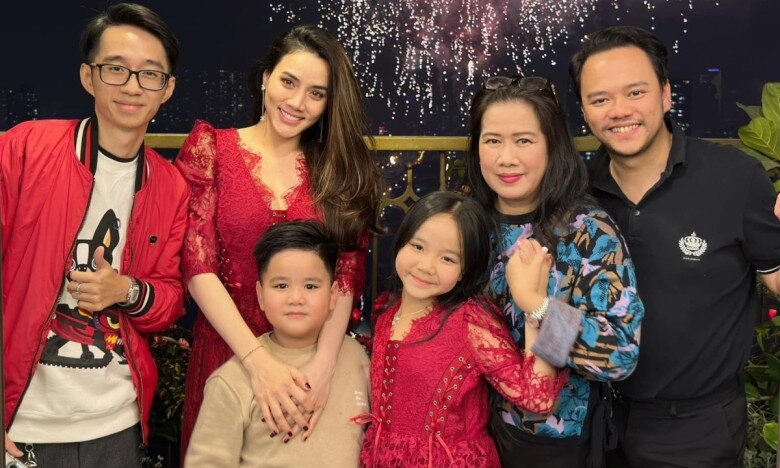 Trang Nhung được mẹ chồng yêu thương vì đảm đang, biết chăm lo cho gia đình.