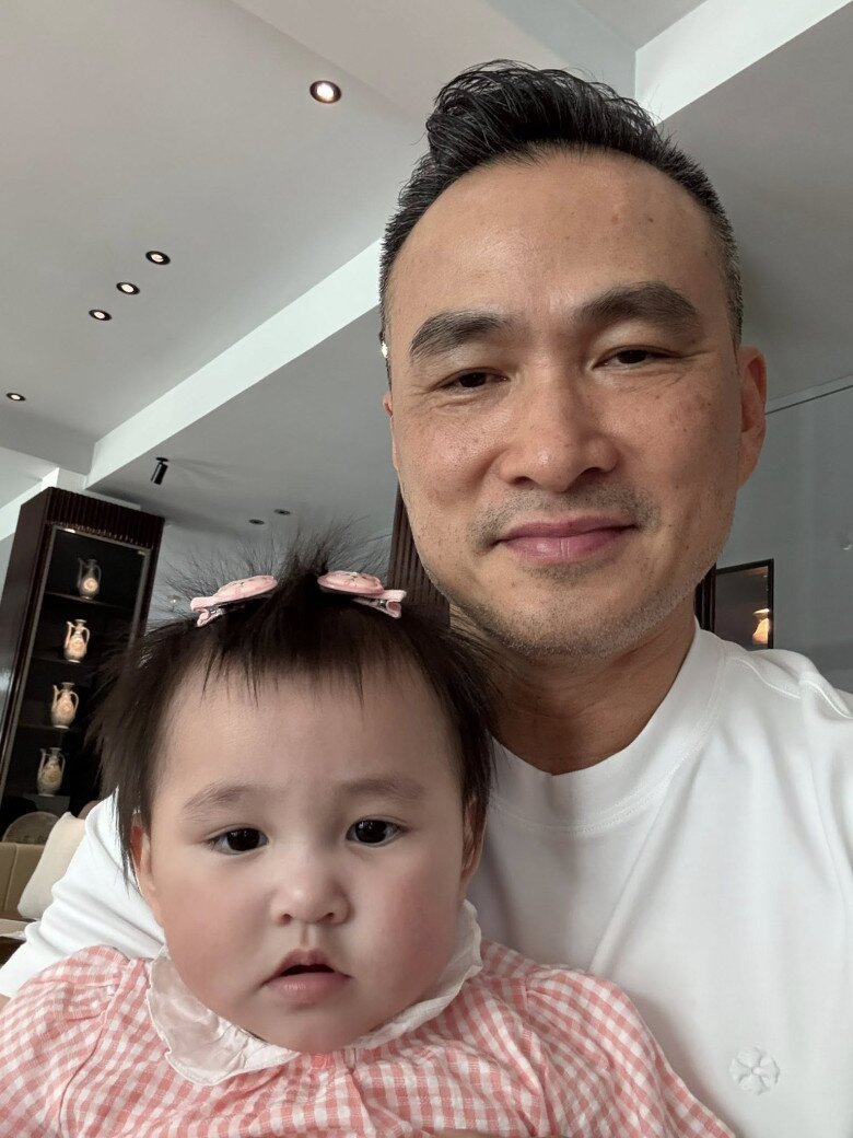 Chi Bảo dành thời gian cuối tuần để đi chơi cùng ái nữ.
