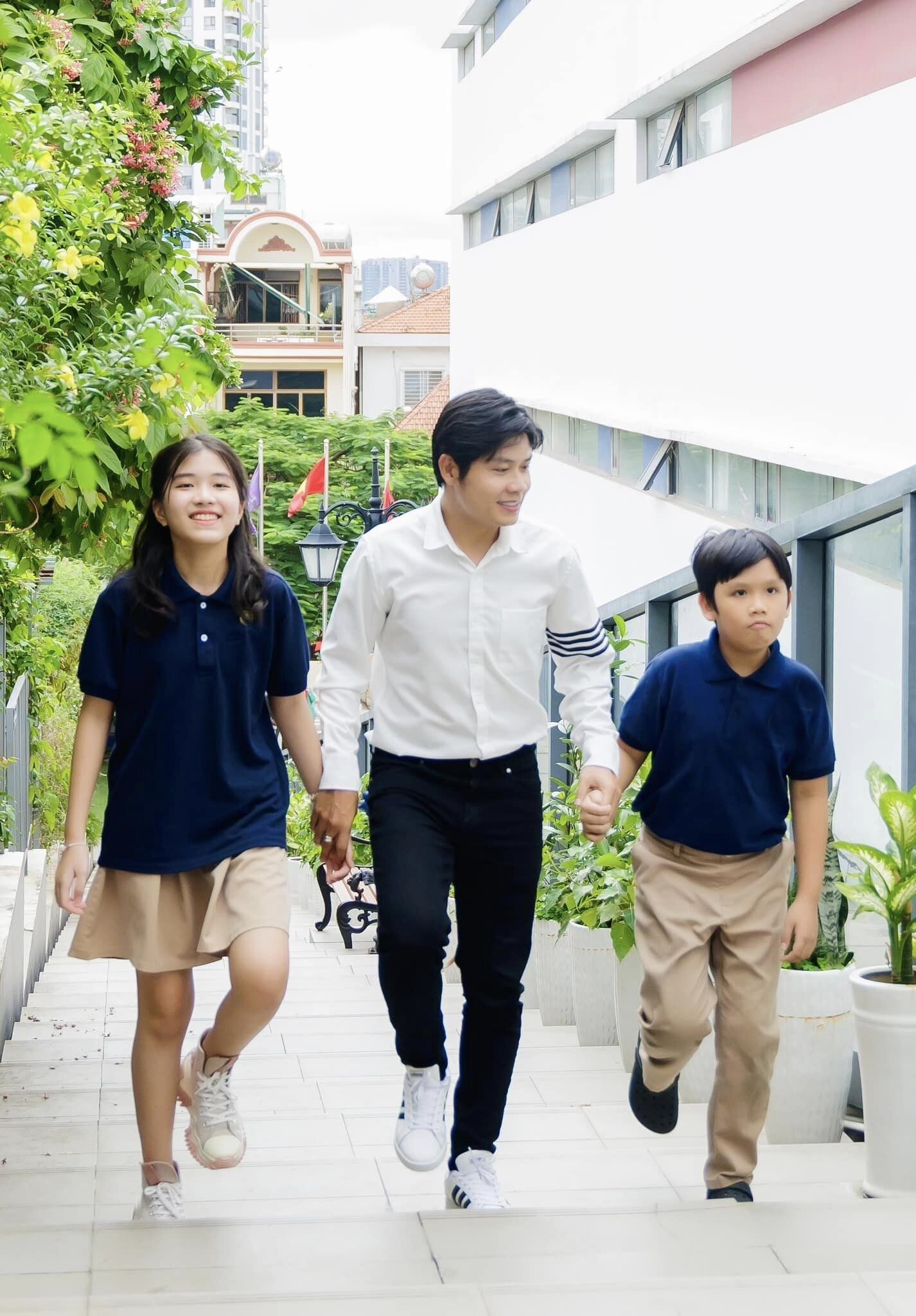 Nguyễn Văn Chung làm bố đơn thân chăm 2 con.