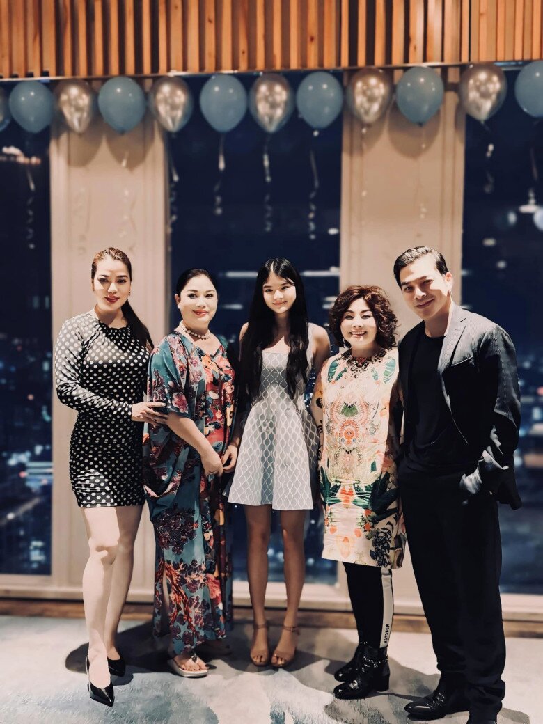 Trương Ngọc Ánh và Trần Bảo Sơn gặp mặt để cùng chúc mừng sinh nhật ái nữ.