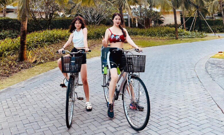 Bên cạnh gương mặt xinh đẹp, Bảo Tiên còn sở hữu đôi chân dài miên man.