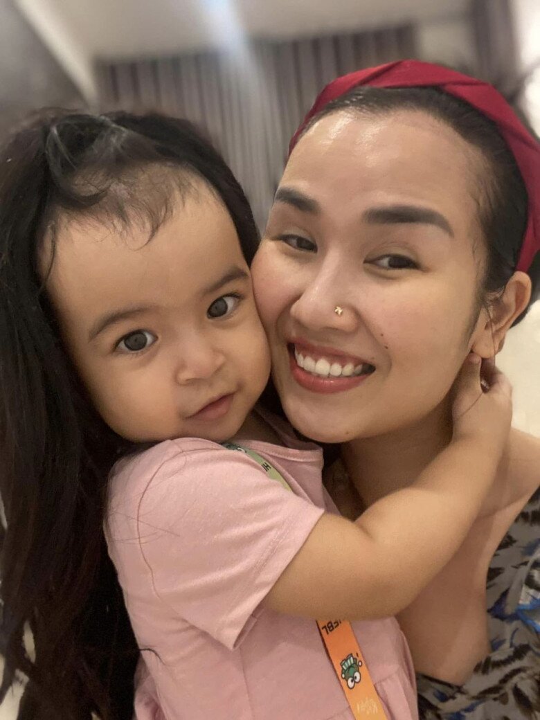 Nữ ca sĩ tự hào, hạnh phúc khi con gái ngoan ngoãn, tình cảm.
