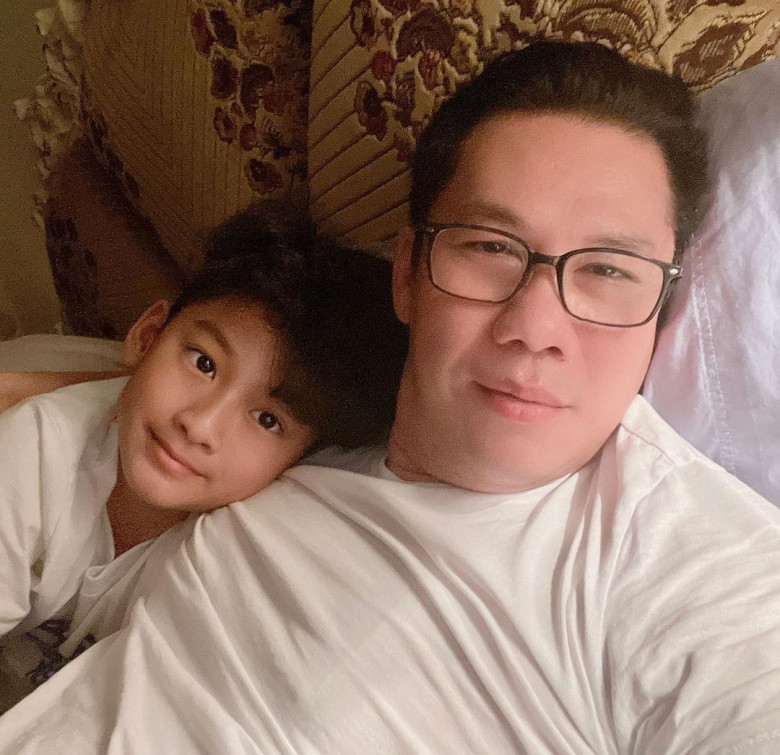 Kỳ Anh được nhận xét là có gương mặt giống bố.