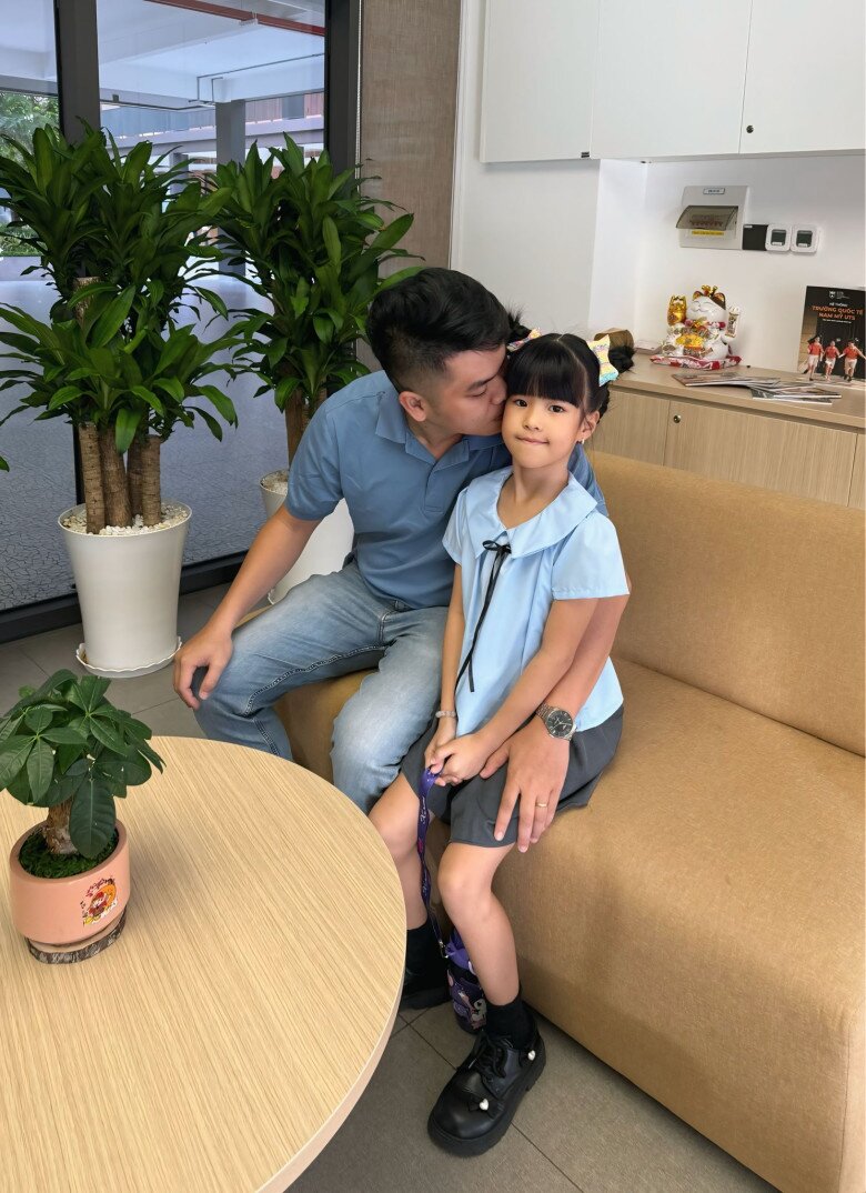 Trung Kiên liên tục bày tỏ tình cảm với con gái.