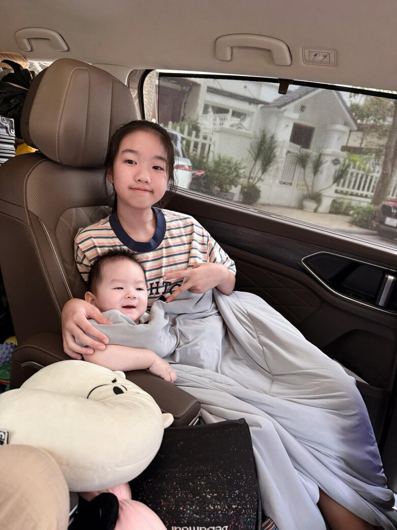 Diễn viên hương giang tự nhận đẻ hộ khi con trai giống hệt ông xã giấu mặt 7 tháng tuổi có nét mặt nghiêm nghị - 9