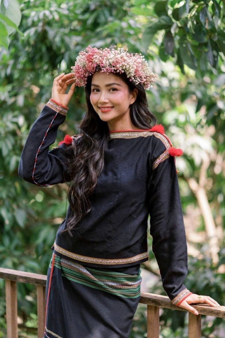 HHen Niê là người dân tộc Ê Đê, đăng quang ngôi vị Hoa hậu Hoàn vũ Việt Nam năm 2017.