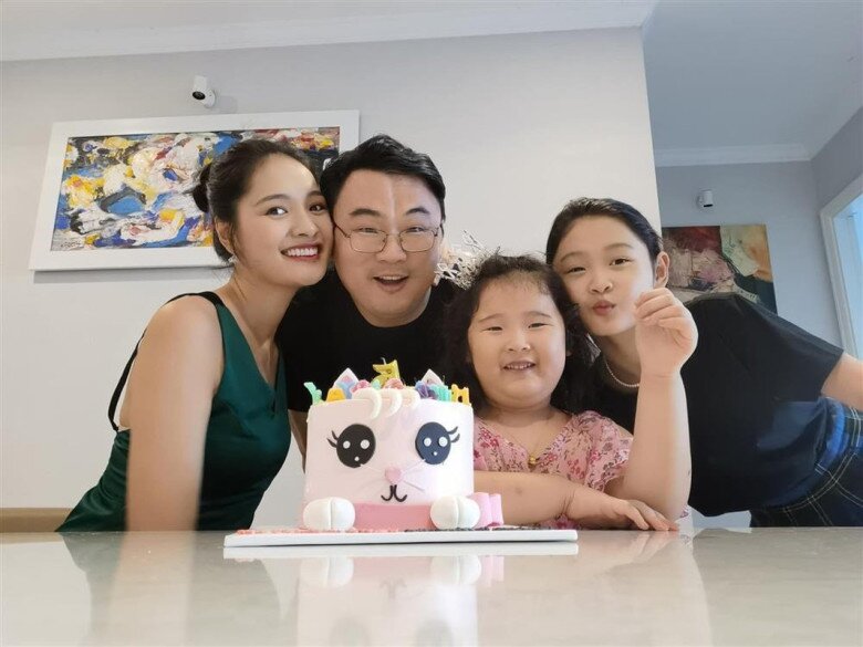 Hương Giang có cuộc hôn nhân viên mãn bên ông xã người Trung Quốc.