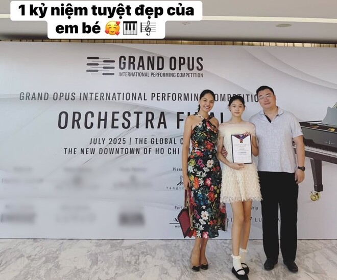 Con gái Hương Giang biểu diễn ở một sự kiện âm nhạc quốc tế.