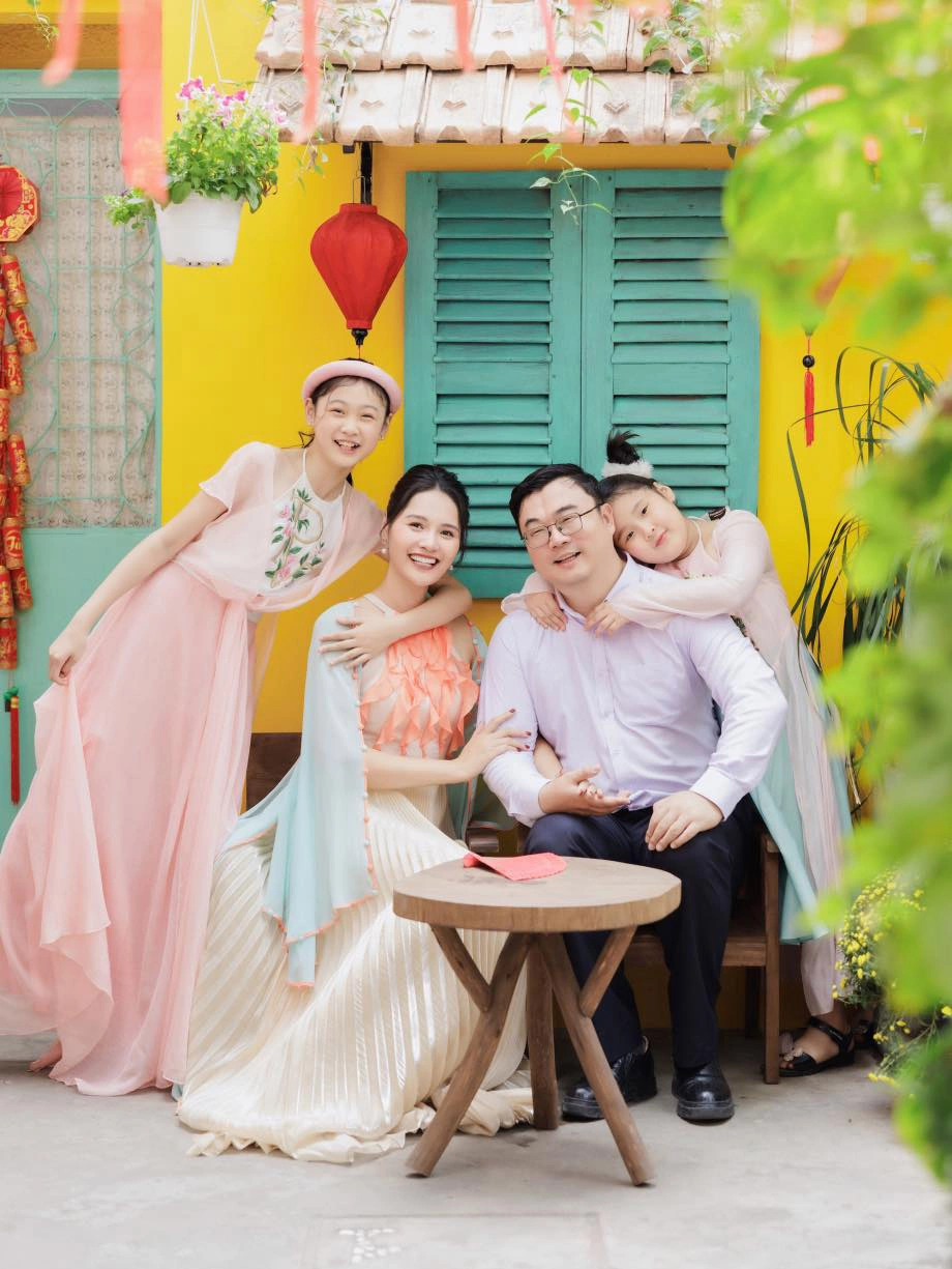 Hương Giang có cuộc sống viên mãn bên ông xã người Trung Quốc.