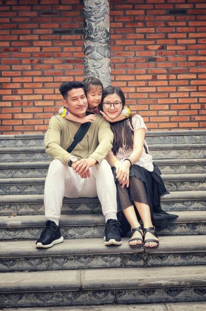 Huy Khánh và Mạc Anh Thư đã ly hôn nhưng vẫn giữ mối quan hệ thân thiết, giúp đỡ lẫn nhau trong cuộc sống.