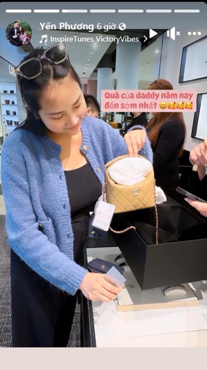 Yến Phương khoe món quà sinh nhật do chồng tặng.