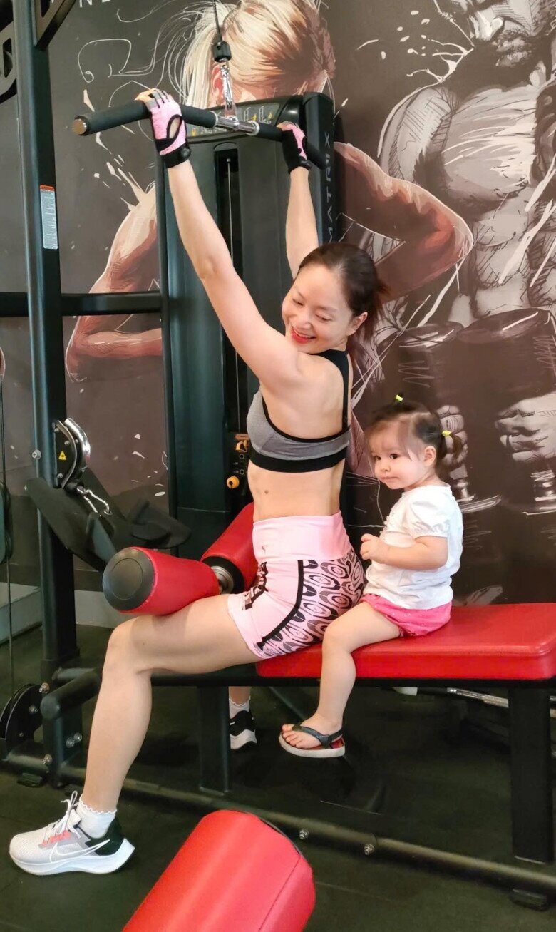 Cô tiết lộ bí quyết để có vóc dáng hiện tại là nhờ đi tập gym.