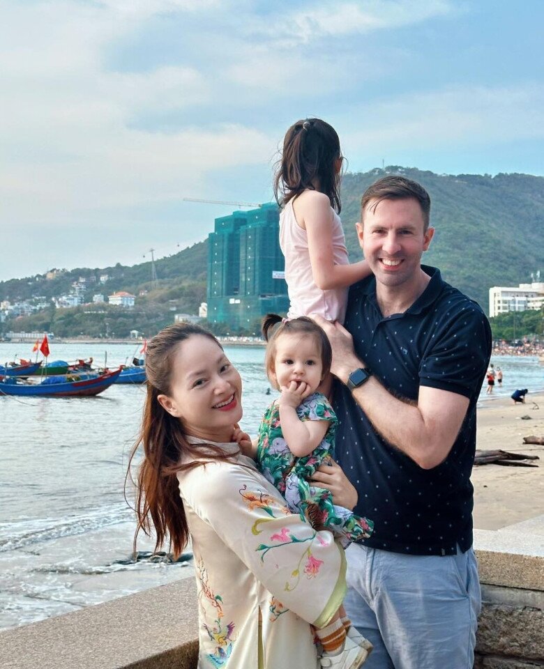 Lan Phương gặp khó khăn khi chồng chuyển vào Đà Nẵng khi cô chuẩn sinh con.