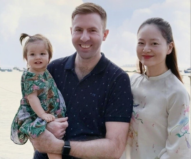 Lan Phương thông báo ly thân với chồng người Anh sau 7 năm.