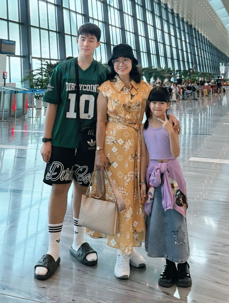 Quý tử của Lê Phương thu hút sự chú ý bởi ngoại hình điển trai, chiều cao khủng.