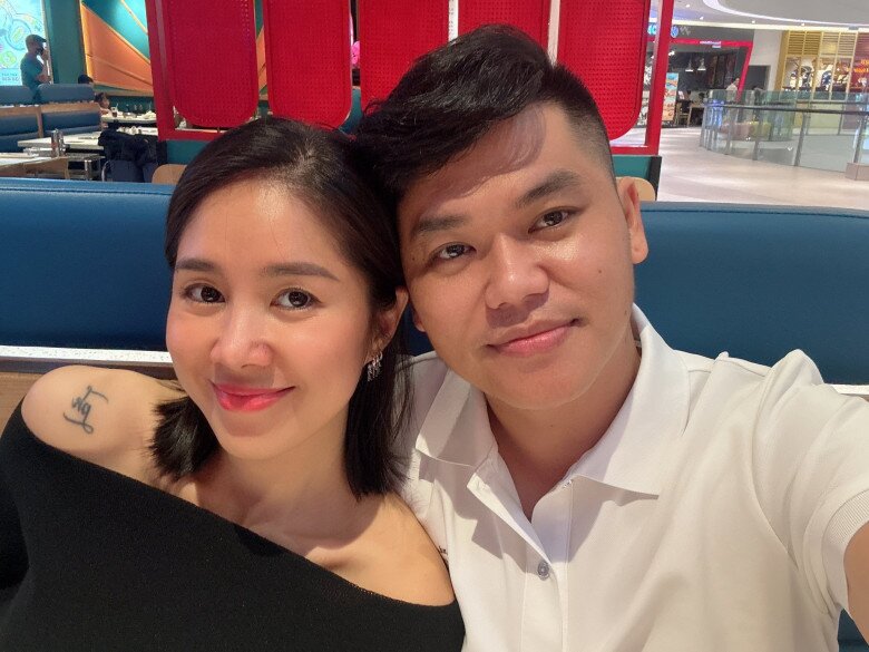Lê Phương ngày càng trẻ trung, đẹp đôi bên ông xã kém tuổi.