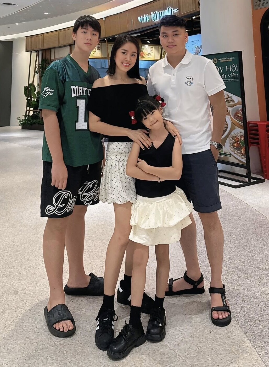 2 con của Lê Phương đều nổi tiếng với chiều cao nổi bật.